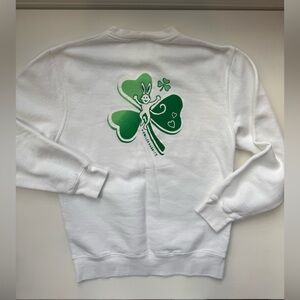 New condition women’s ROLLER RABBIT green shamrock sweatshirt 2023 size small